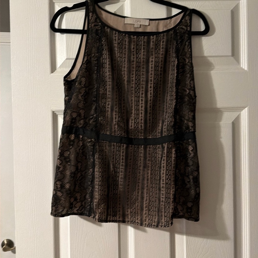 Beautiful tan and black laced tank with ribbon great condition loft size 4